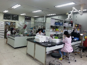 생화학실험실